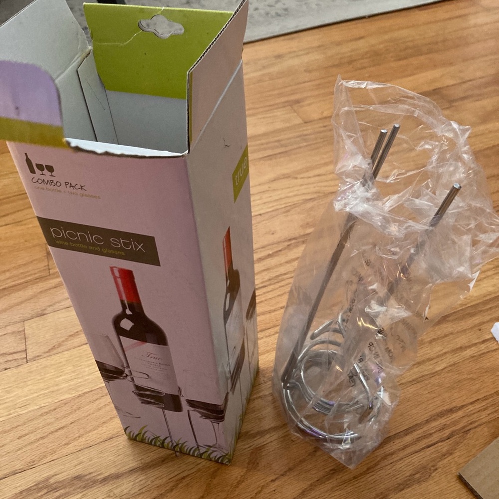Picnic Stix Wine Set- outdoor wine set to hold 2 wine glasses & bottle, NIB